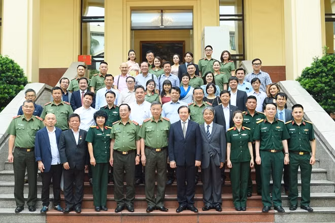 Bộ trưởng Tô Lâm cùng các đại biểu dự buổi gặp mặt