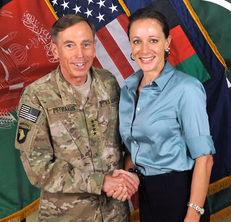 David Petraeus và người tình Paula Broadwell.