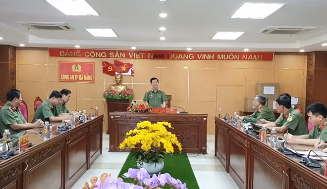 Thư trưởng Nguyễn Văn Sơn phát biểu tại buổi làm việc