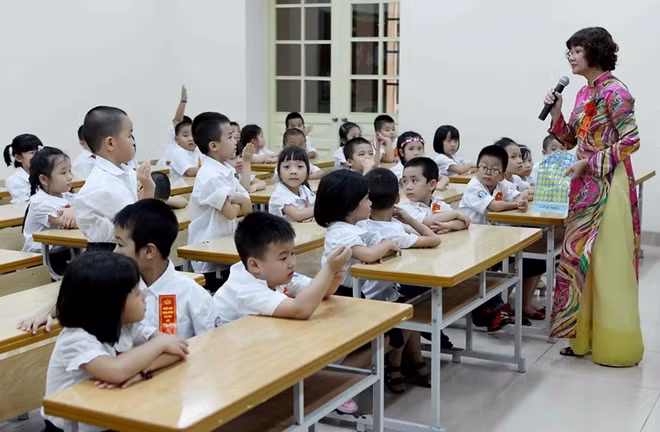 Tăng học phí có giảm được lạm thu ở các trường học?