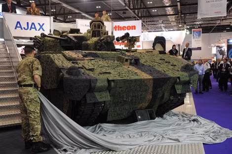 Mẫu xe chiến đấu bộ binh mới AJAX của General Dynamics tại triển lãm DSEI 2015.