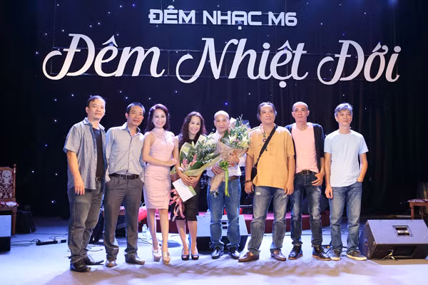 Các ca sĩ và nhạc sĩ trong Đêm nhiệt đới.