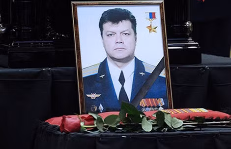 Di ảnh phi công Nga Oleg Peshkov.