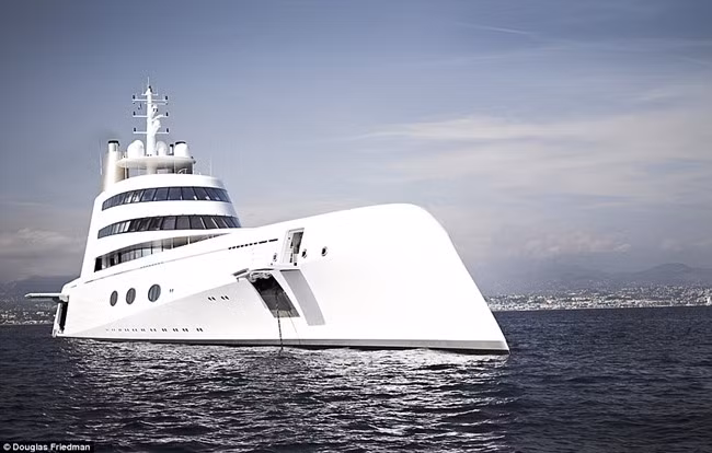 Sailing Yatch A thuộc sở hữu của vợ chồng tỷ phú người Nga Andrey Melnichenko và siêu mẫu Aleksandra.