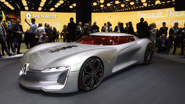 Không chỉ được trang bị gầm xe thấp, Renault Trezor Concept còn có nắp capô khá dài. Bên cạnh đó là chắn bùn "cơ bắp", mang đến sự bề thế cho mẫu xe concept 2 cửa dài 4.700 mm.