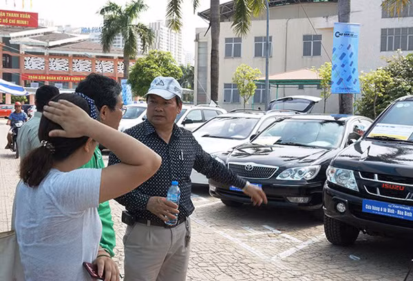 Mua xe tại chợ xe vẫn còn là điều khá mới mẻ với người tiêu dùng Việt.