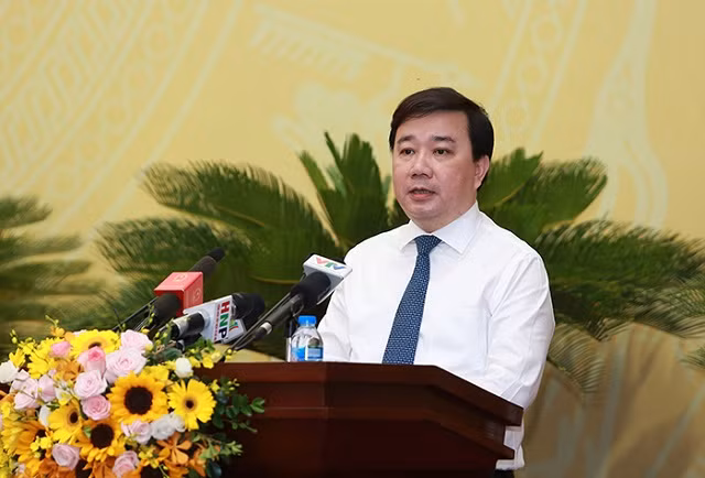 Giám đốc Sở GD&ĐT Chử Xuân Dũng trong phần trả lời chất vấn