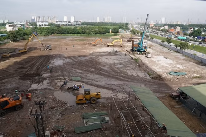 Bến xe Yên Sở chỉ cách đường Vành đai 3 chưa đầy 1 km. Ảnh: Di Linh