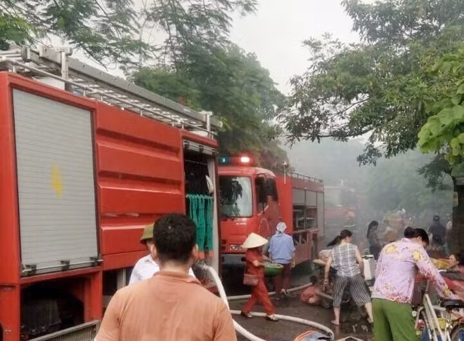 Dù không gây thương vong về người, tuy nhiên, toàn bộ khu vực chợ với 233 gian hàng đã bị thiêu rụi.