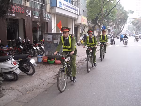 Nhờ tuần tra kiểm soát bằng xe đạp, công tác đảm bảo trật tự văn minh đô thị có nhiều chuyển biến tích cực.