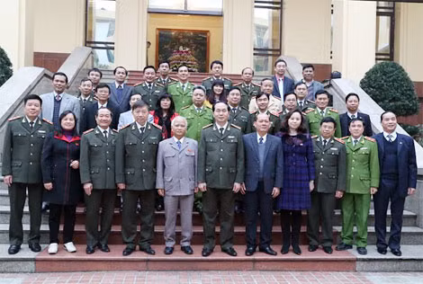 Bộ trưởng Bộ Công an Trần Đại Quang; Chủ tịch Hội đồng Dân tộc của Quốc hội đồng chí Ksor Phước với các đại biểu tham dự buổi Lễ ký Quy chế phối hợp.