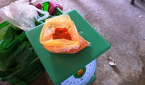 Loại bột màu vàng được các cơ sở ướp măng trước khi xuất bán để tạo màu