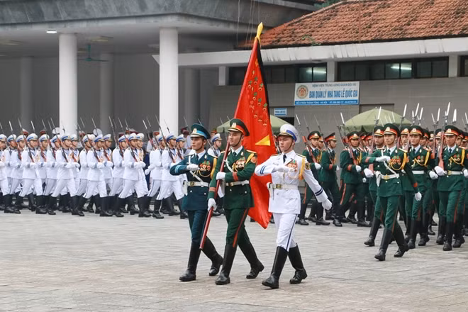 Lễ viếng bắt đầu từ 7 giờ đến 11 giờ, ngày 3-5, tại Nhà Tang lễ Quốc gia. Lễ truy điệu Đại tướng Lê Đức Anh từ 11 giờ cùng ngày 3-5, tại Nhà Tang lễ Quốc gia.