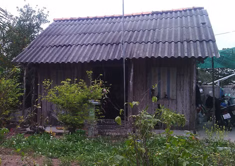 Gia cảnh khó khăn, bà Tím không có điều kiện lên các bệnh viện lớn khám bệnh. Gia cảnh khó khăn, bà Tím không có điều kiện lên các bệnh viện lớn khám bệnh.