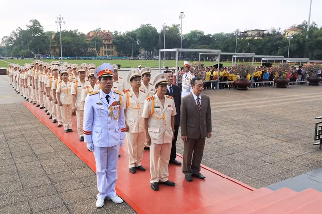 Dẫn đầu đoàn công tác là Trung tướng, GS-TS Nguyễn Xuân Yêm, Giám đốc Học viện làm trưởng đoàn.