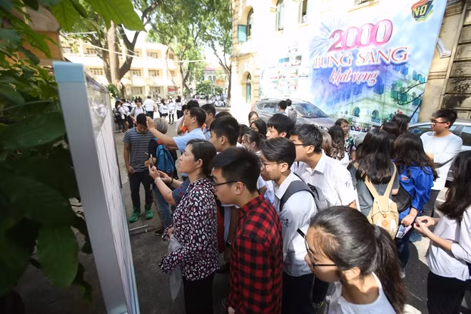 Thí sinh kiểm tra lần cuối cùng thông tin về số báo danh, thời gian thi, phòng thi.