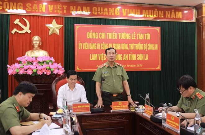 Thứ trưởng Lê Tấn Tới phát biểu tại buổi làm việc.