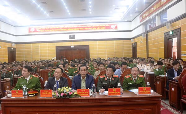 Các đại biểu tham dự hội nghị.