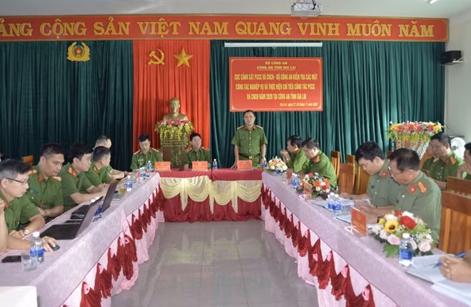 Toàn cảnh buổi làm việc.