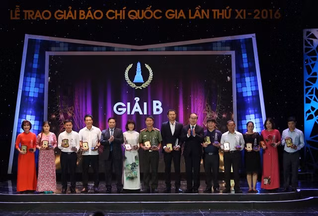 Các tác giả đoạt giải B.