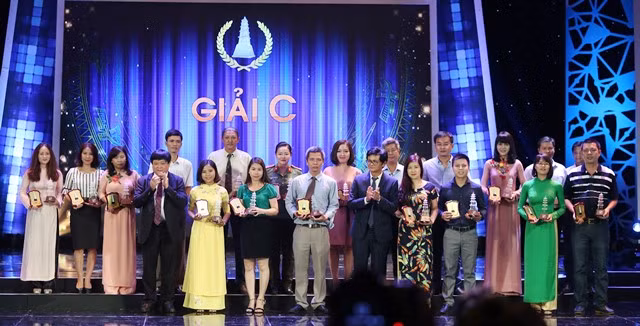 Các tác giả đoạt giải C.