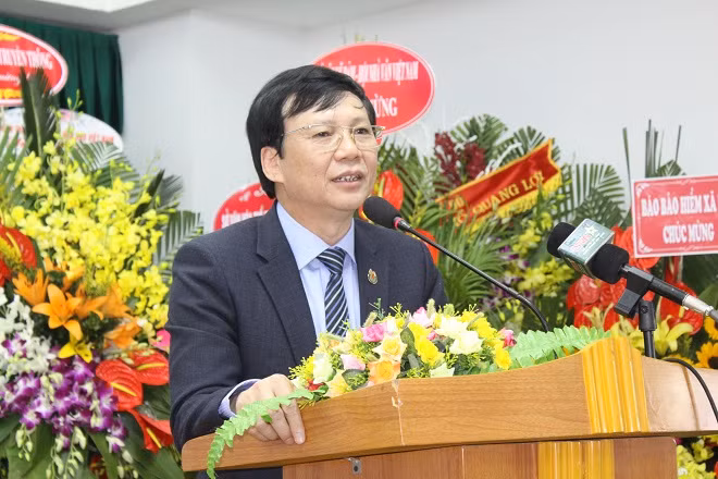 Nhà báo Hồ Quang Lợi phát biểu tại buổi lễ ra mắt sách. Nhà báo Hồ Quang Lợi phát biểu tại buổi lễ ra mắt sách.