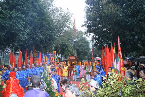 Việc tu sửa các cơ sở tín ngưỡng, lịch sử văn hóa đòi hỏi thiện tâm của người dân, song cũng đặt ra yêu cầu quản lý, sử dụng tiền công đức. Ảnh : An Khang.
