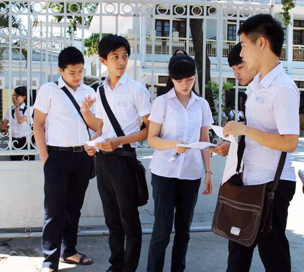 Nhiều thí sinh Cụm thi số 26 ĐH Huế tự tin khi kết thúc môn thi Lịch sử sáng 4/7.