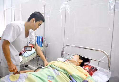 Đối tượng Huỳnh Trung Tú đang điều trị tại bệnh viện.