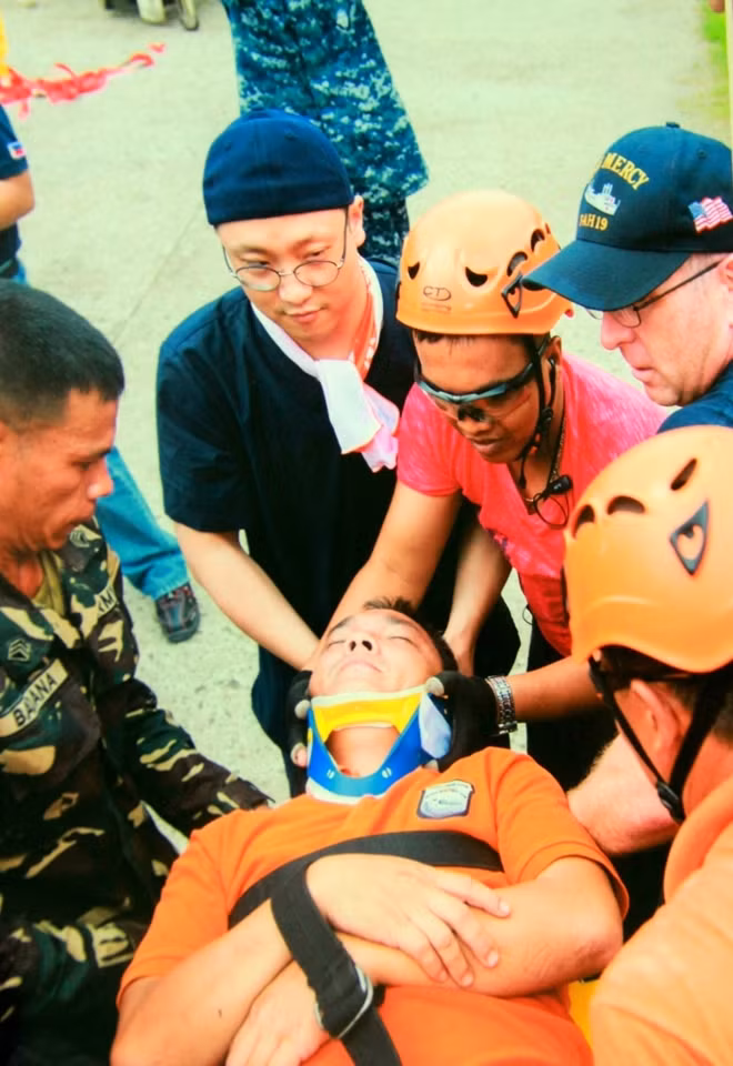Những hình ảnh về hoạt động y tế trên tàu Mercy trong Chương trình Đối tác Thái Bình Dương 2015.