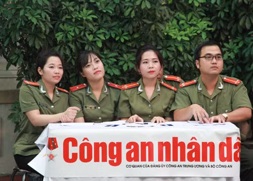Các thành viên Đội Báo CAND tham gia Hội thi.