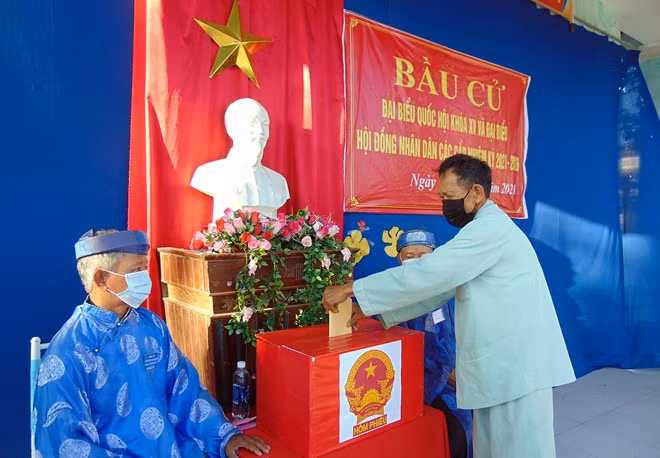 Cử tri xã Đại Lãnh, huyện Đại Lộc nô nức tham gia bỏ phiếu bầu đại biểu Quốc hội và đại biểu HĐND các cấp.