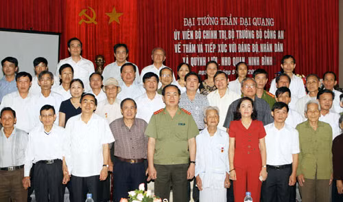 Đại tướng Trần Đại Quang và các đại biểu dự buổi làm việc.