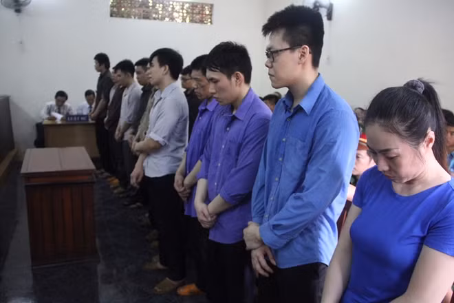 Các bị cáo tại phiên tòa nghe tuyên án