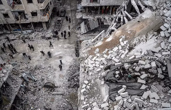 Quân đội Syria dọn dẹp khu vực Đông Ghouta sau khi giải phóng địa phương. Ảnh: TASS