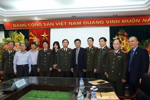 Thứ trưởng Thường trực Đặng Văn Hiếu và các đại biểu dự buổi Lễ.