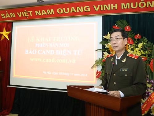 Thiếu tướng Phạm Văn Miên, Tổng Biên tập Báo CAND phát biểu khai mạc buổi Lễ.