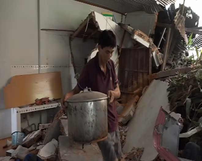 Một căn nhà bị sập.