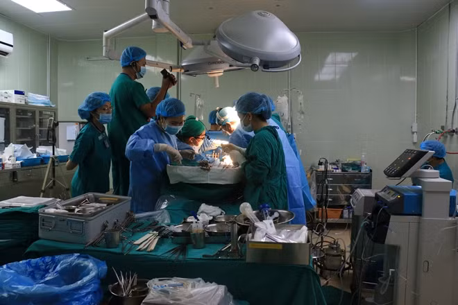 Ca ghép gan từ người cho sống được thực hiện tại BV Chợ Rẫy năm 2015 với sự phối hợp giữa BV Chợ Rẫy và Trung tâm ghép gan – BV Asan (Seoul - Hàn Quốc).