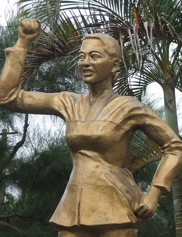 Biểu tượng đội quân tóc dài ở xã Hòa Đồng.