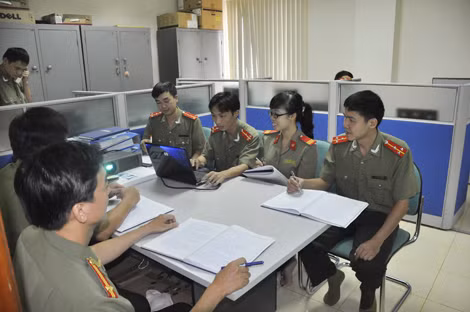 Một buổi trao đổi chuyên môn tại Phòng PH41B - Công an TP Hà Nội. Một buổi trao đổi chuyên môn tại Phòng PH41B - Công an TP Hà Nội.