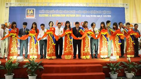 Cắt băng khai mạc Triển lãm E&A VIETNAM 2015.