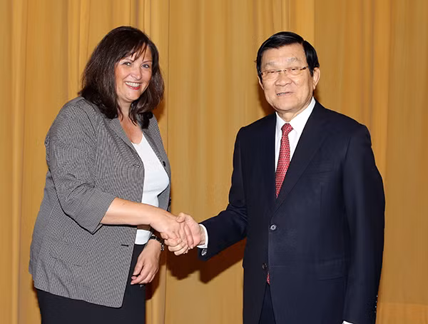 Chủ tịch nước Trương Tấn Sang tiếp bà Karin Muller, Chánh Văn phòng Bộ Khoa học và Nghệ thuật bang Hessen (CHLB Đức). Ảnh: TTXVN.