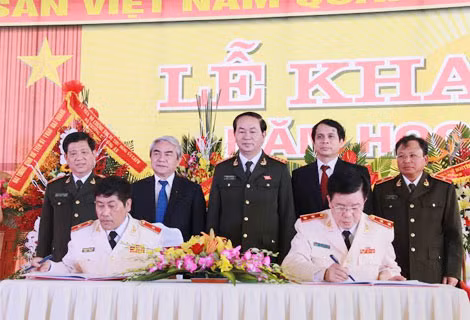 Văn phòng Bộ Công an và Học viện Chính trị CAND ký quy chế phối hợp tại lễ khai giảng năm học mới 2015- 2016.