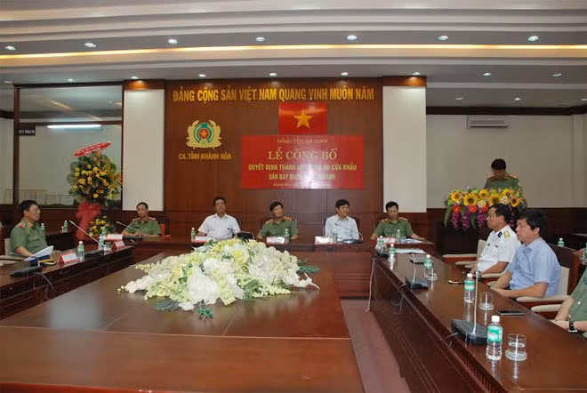 Quang cảnh lễ công bố.