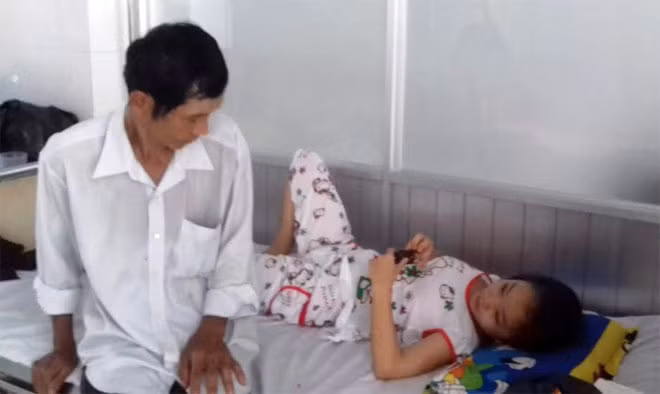 Em T. đang điều trị tại Bệnh viện ĐK Nguyễn Đình Chiểu.