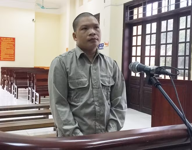 Bị cáo Hoàng Xuân Tùng khai nhận toàn bộ hành vi phạm tội trước tòa.