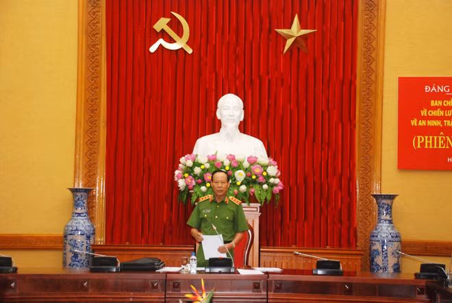Thượng tướng Lê Quý Vương, Ủy viên Trung ương Đảng, Thứ trưởng Bộ Công an chủ trì phiên họp.