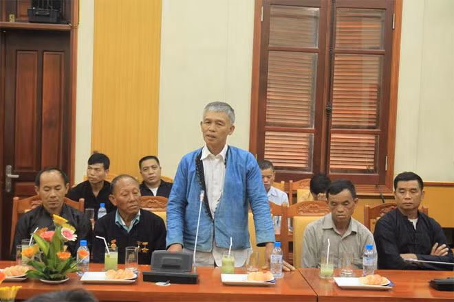 Già làng, trưởng bản, trưởng dòng họ, người có uy tín tỉnh Lai Châu phát biểu tại buổi gặp mặt. Già làng, trưởng bản, trưởng dòng họ, người có uy tín tỉnh Lai Châu phát biểu tại buổi gặp mặt.