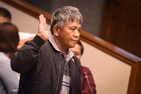 Ông Edgar Matobato tại phiên điều trần Thượng viện Philippines. Ảnh: Rappler.